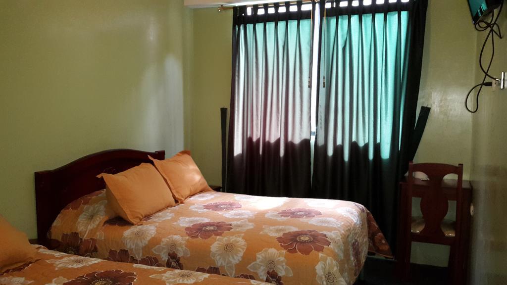 Hostal Los Lirios ロハ エクステリア 写真
