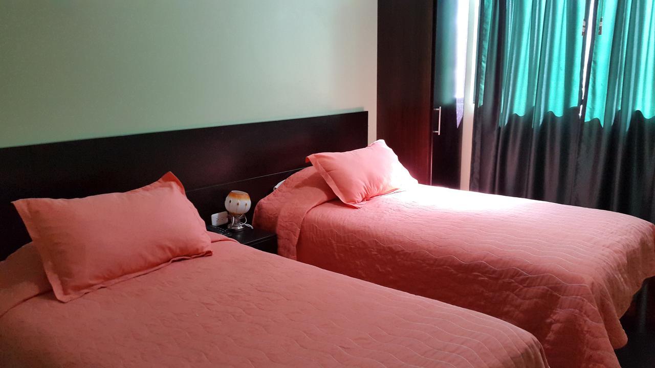 Hostal Los Lirios ロハ エクステリア 写真