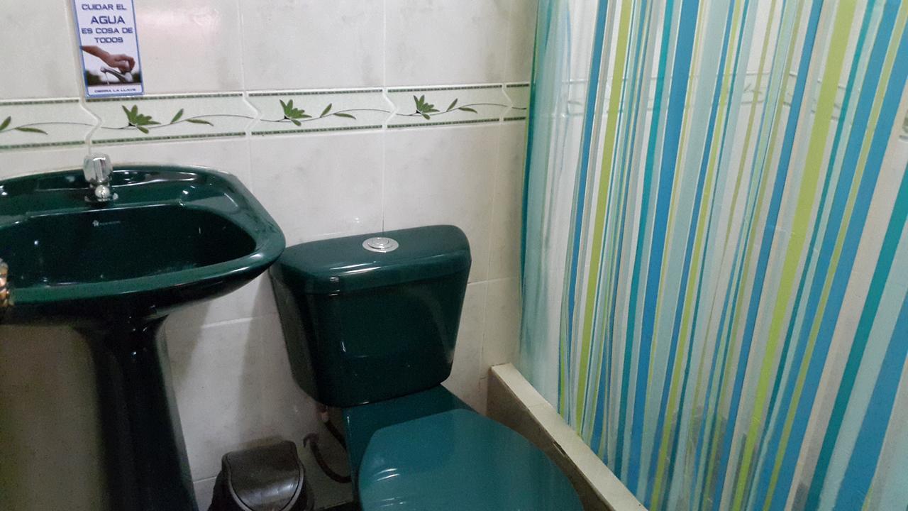 Hostal Los Lirios ロハ エクステリア 写真