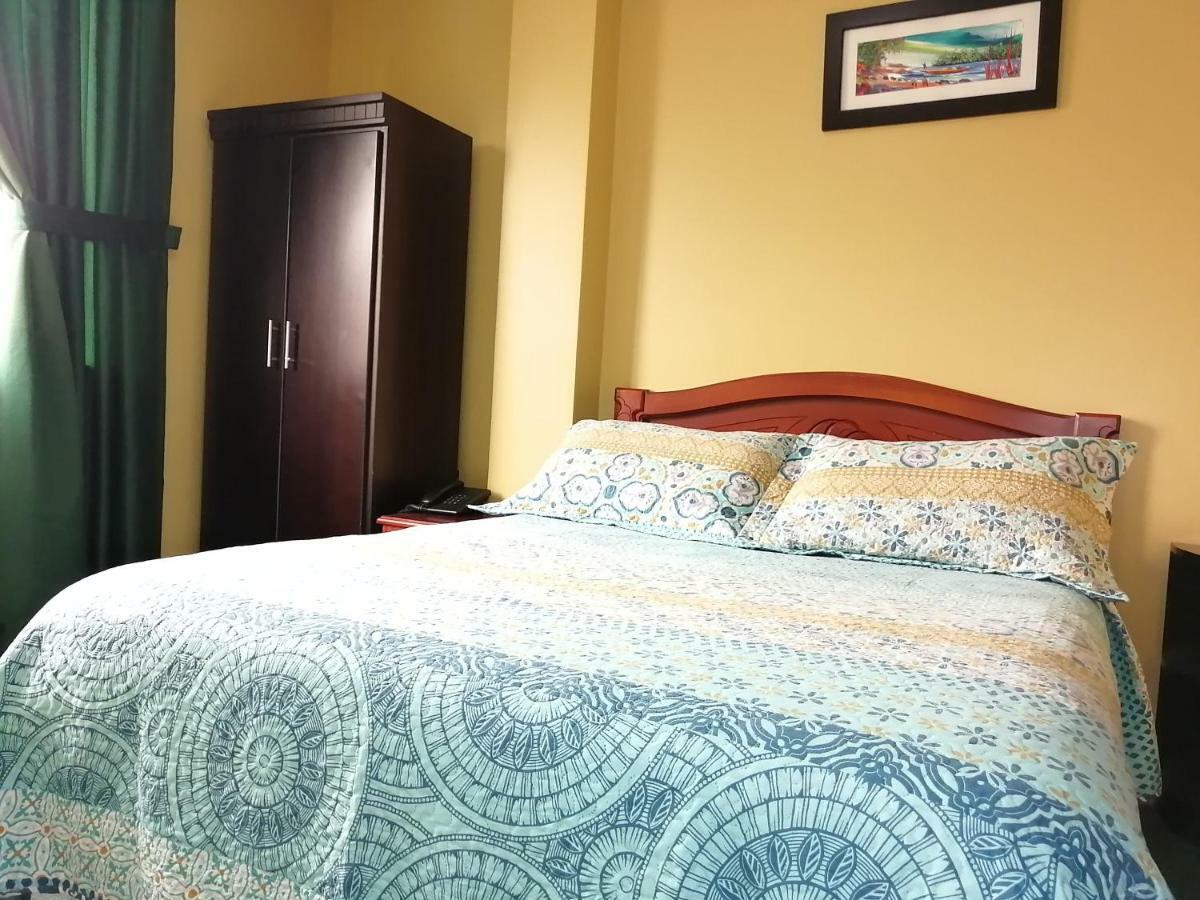 Hostal Los Lirios ロハ エクステリア 写真