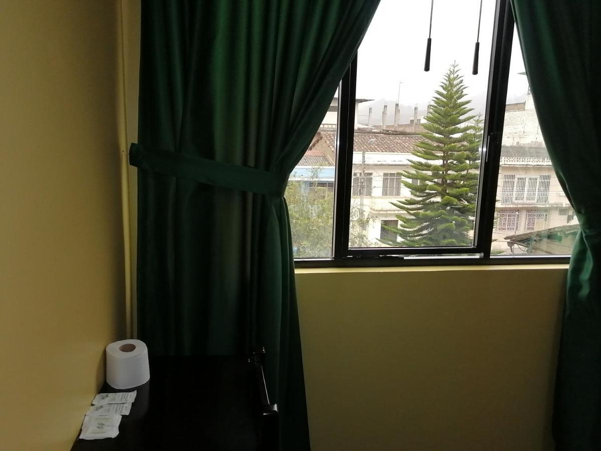 Hostal Los Lirios ロハ エクステリア 写真